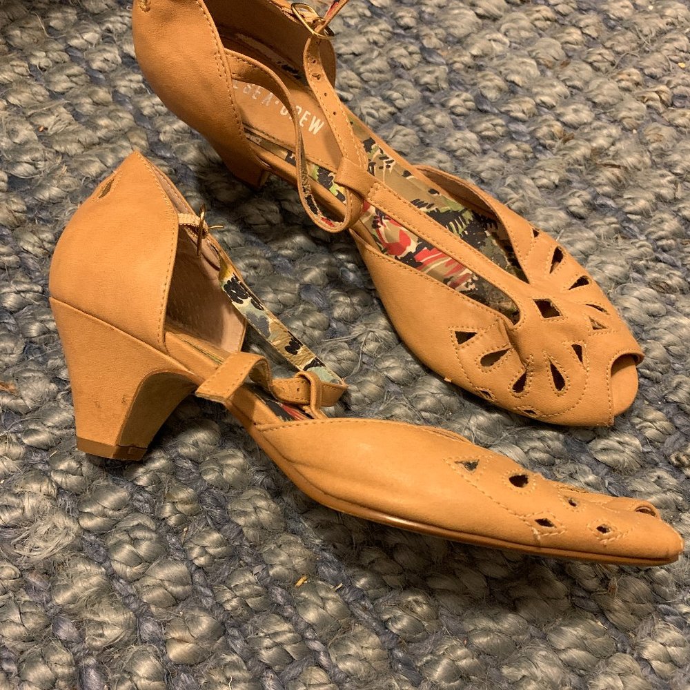 ADORABLE Vintage Vibe Kitten Heels